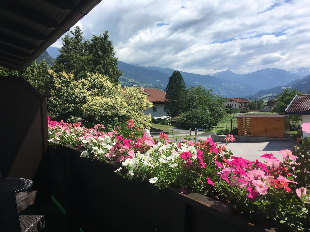Restaurant Gaestehaus Wiesenheim Uderns Exterior foto